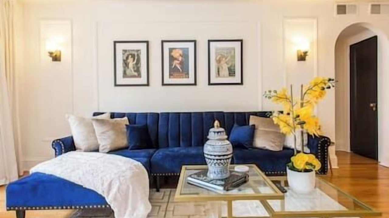 Photo of Livingroom in Streeterville