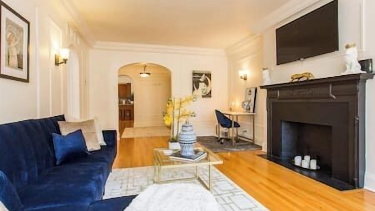 Photo of Livingroom in Streeterville