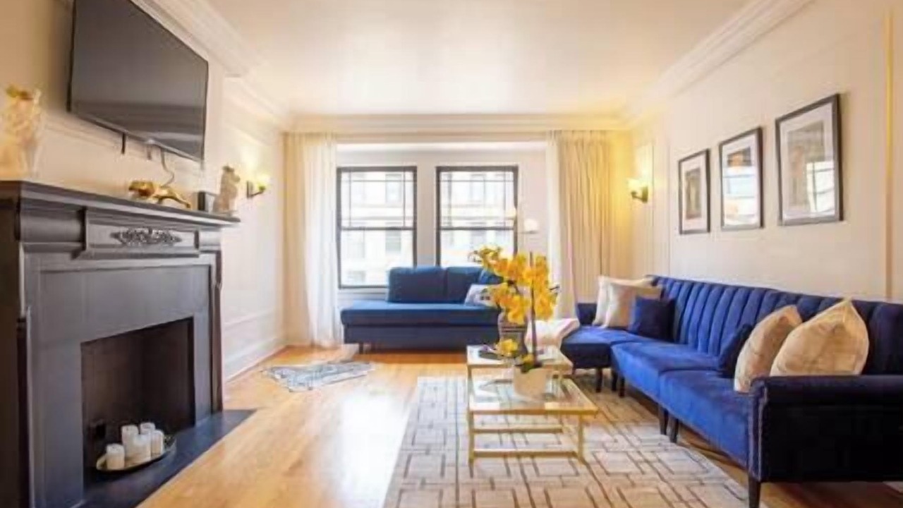 Photo of Livingroom in Streeterville