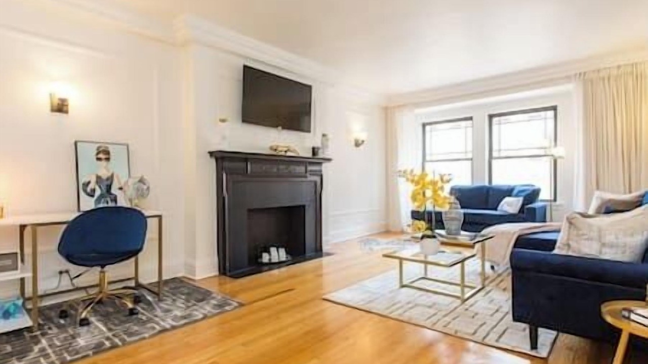 Photo of Livingroom in Streeterville