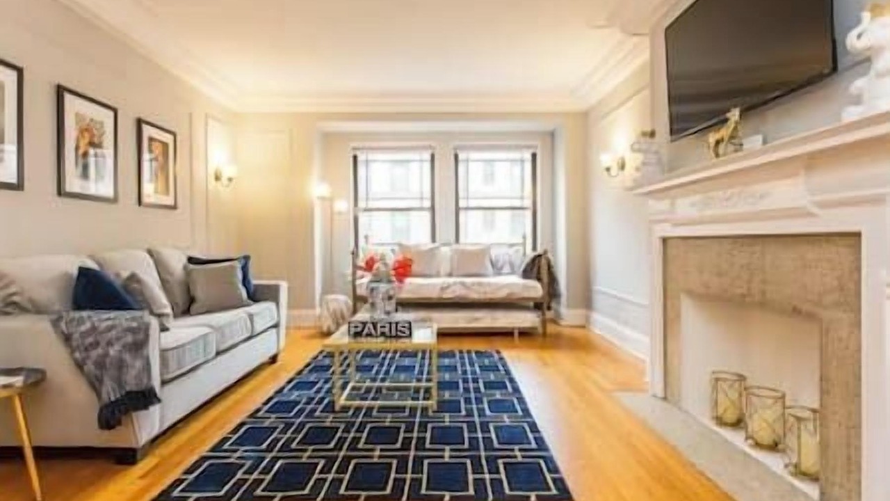 Photo of Livingroom in Streeterville