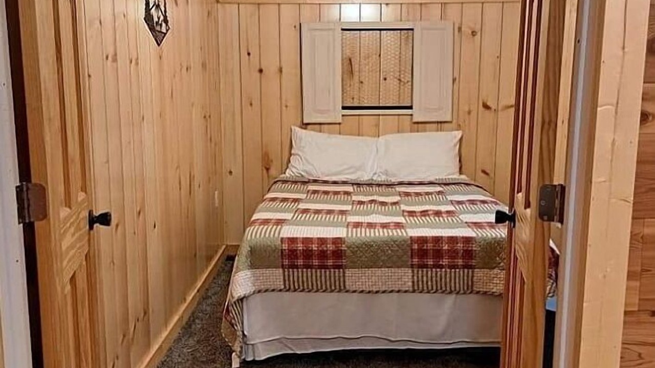 Photo of Bedroom in Marshall