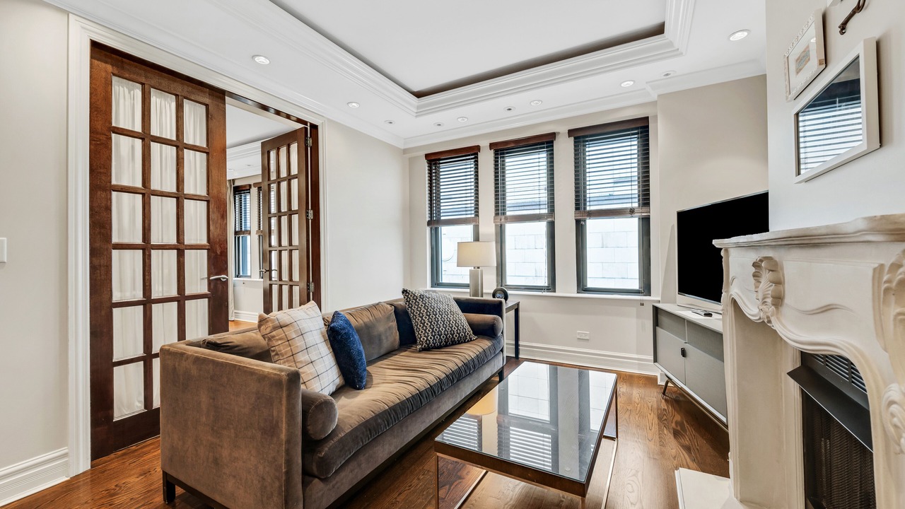 Photo of Livingroom in Near North Side