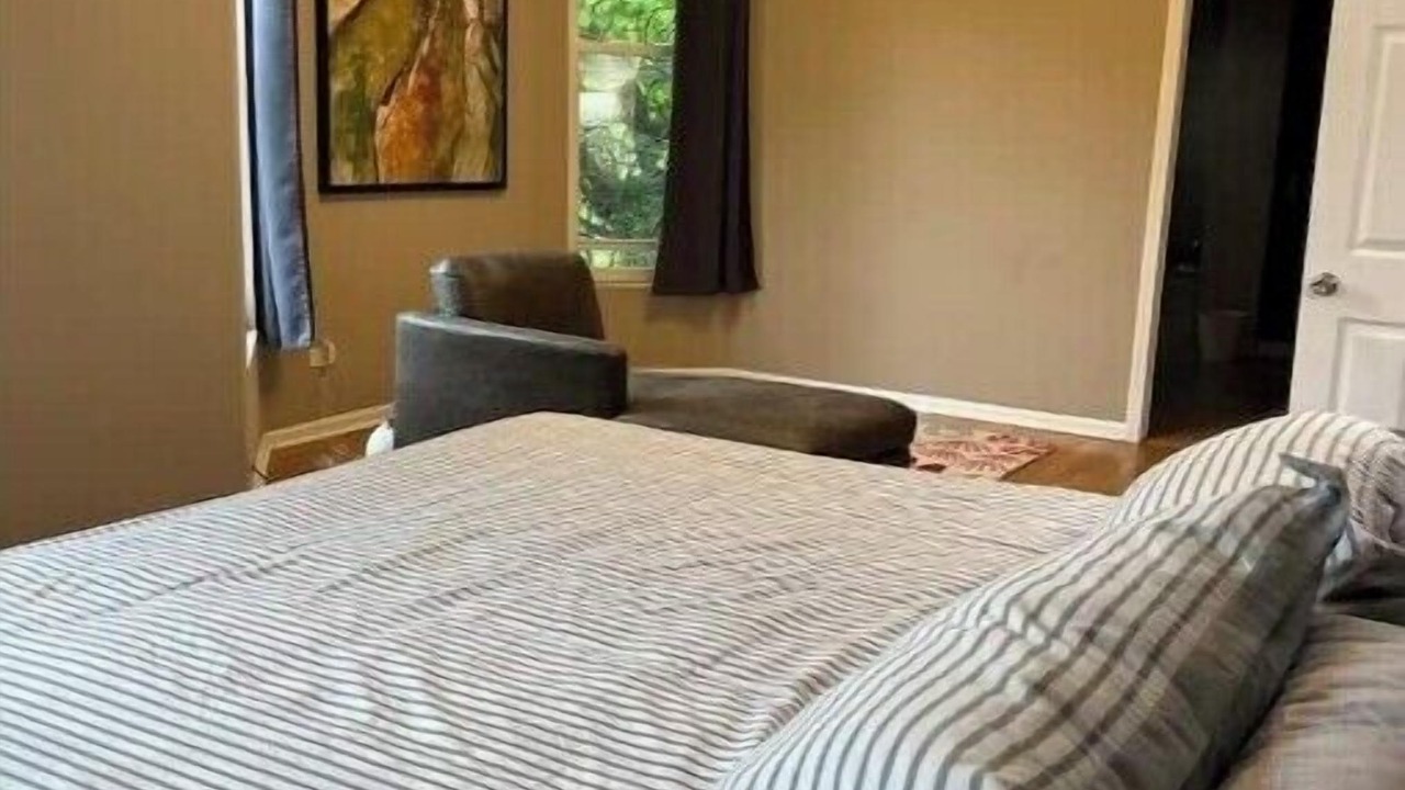 Photo of Bedroom in Oakland