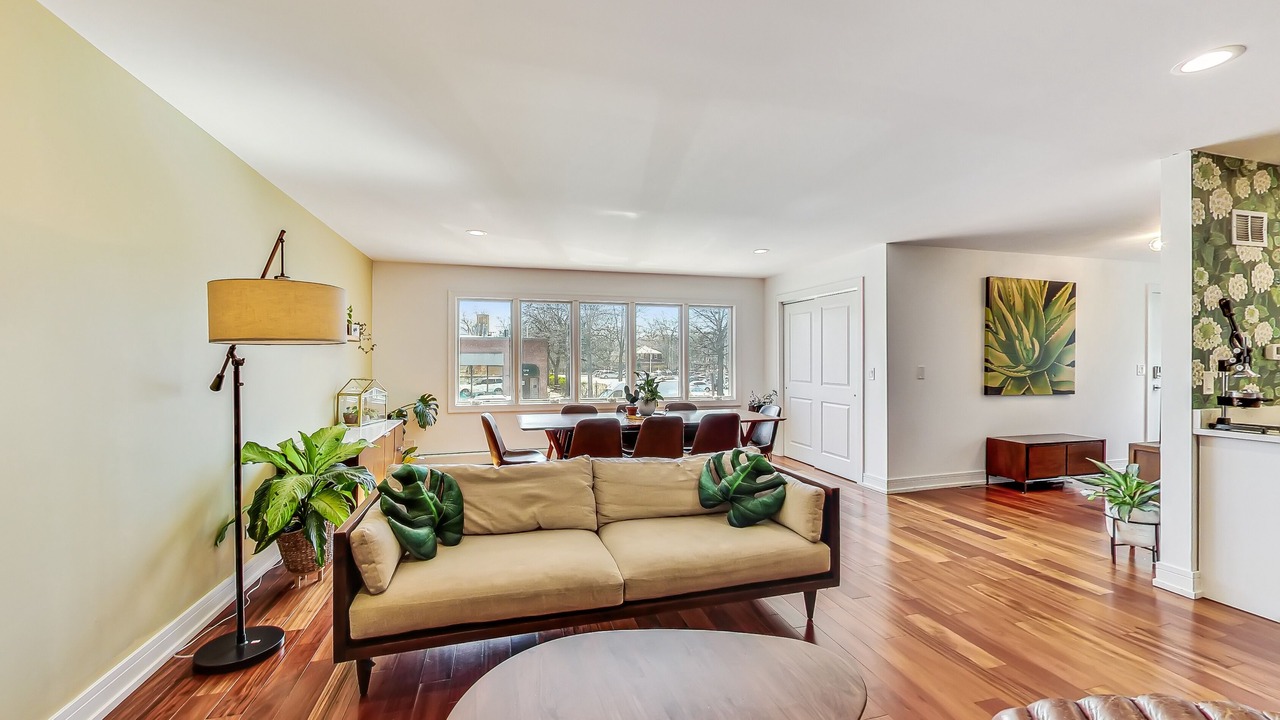 Photo of Livingroom in Evanston