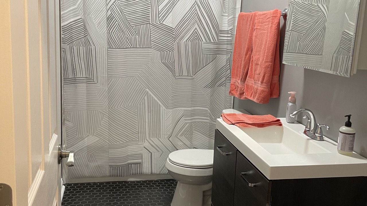 Photo of Bathroom in Logan Square
