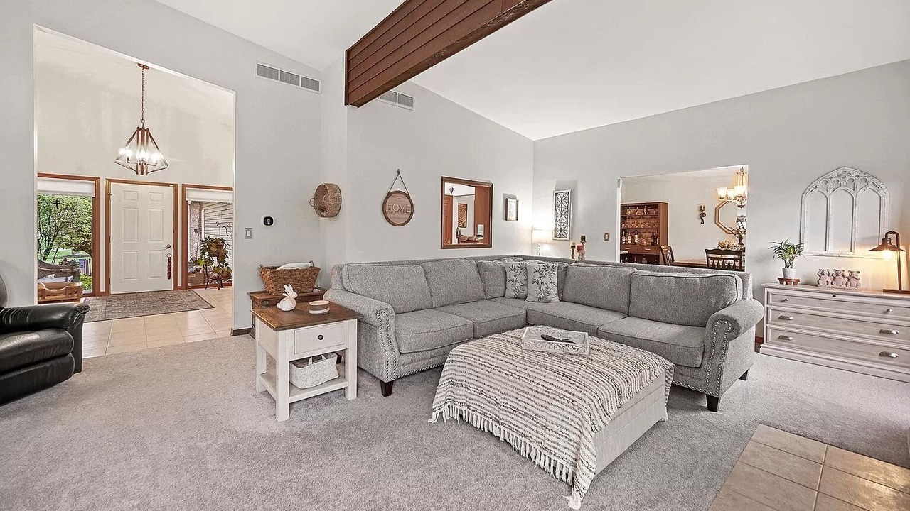 Photo of Livingroom in McHenry