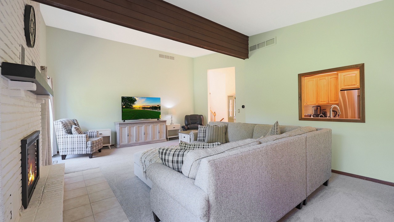 Photo of Livingroom in McHenry