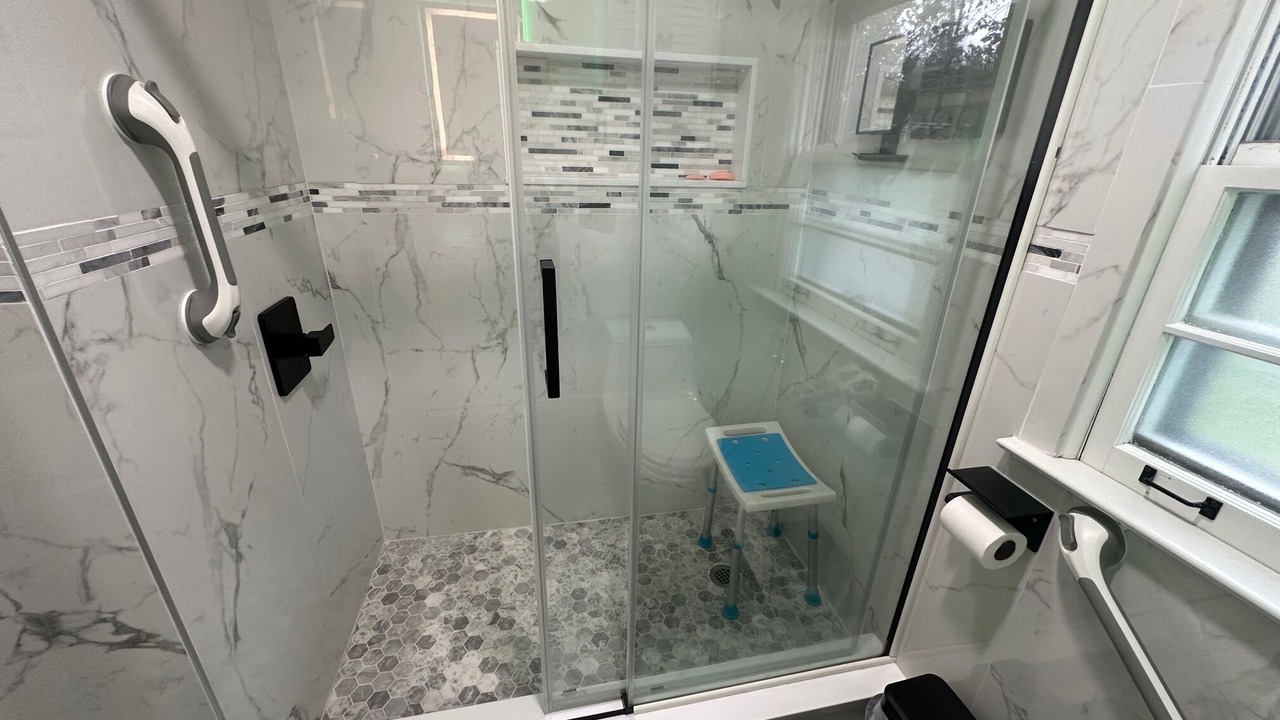 Photo of Bathroom in Des Plaines