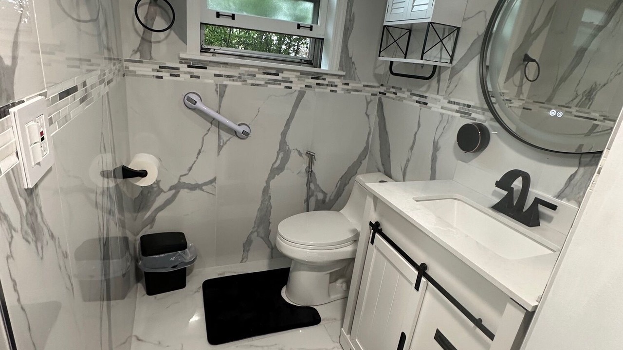 Photo of Bathroom in Des Plaines