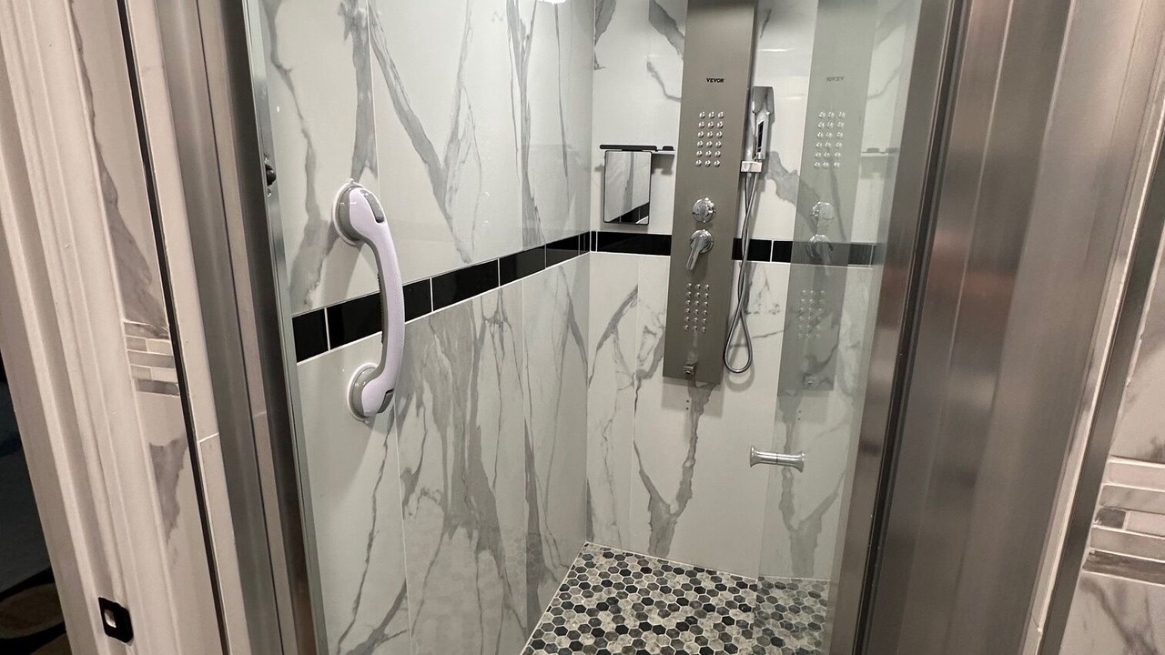 Photo of Bathroom in Des Plaines