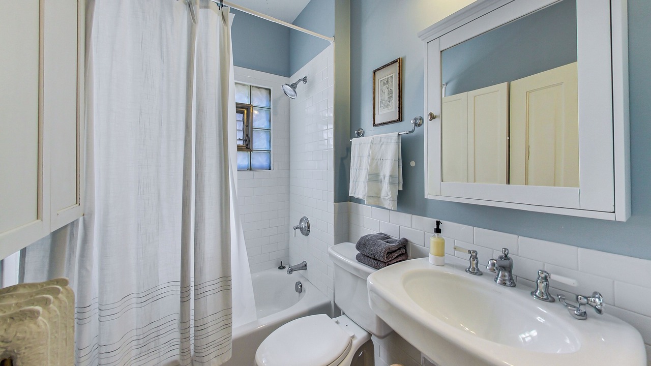 Photo of Bathroom in Oak Park