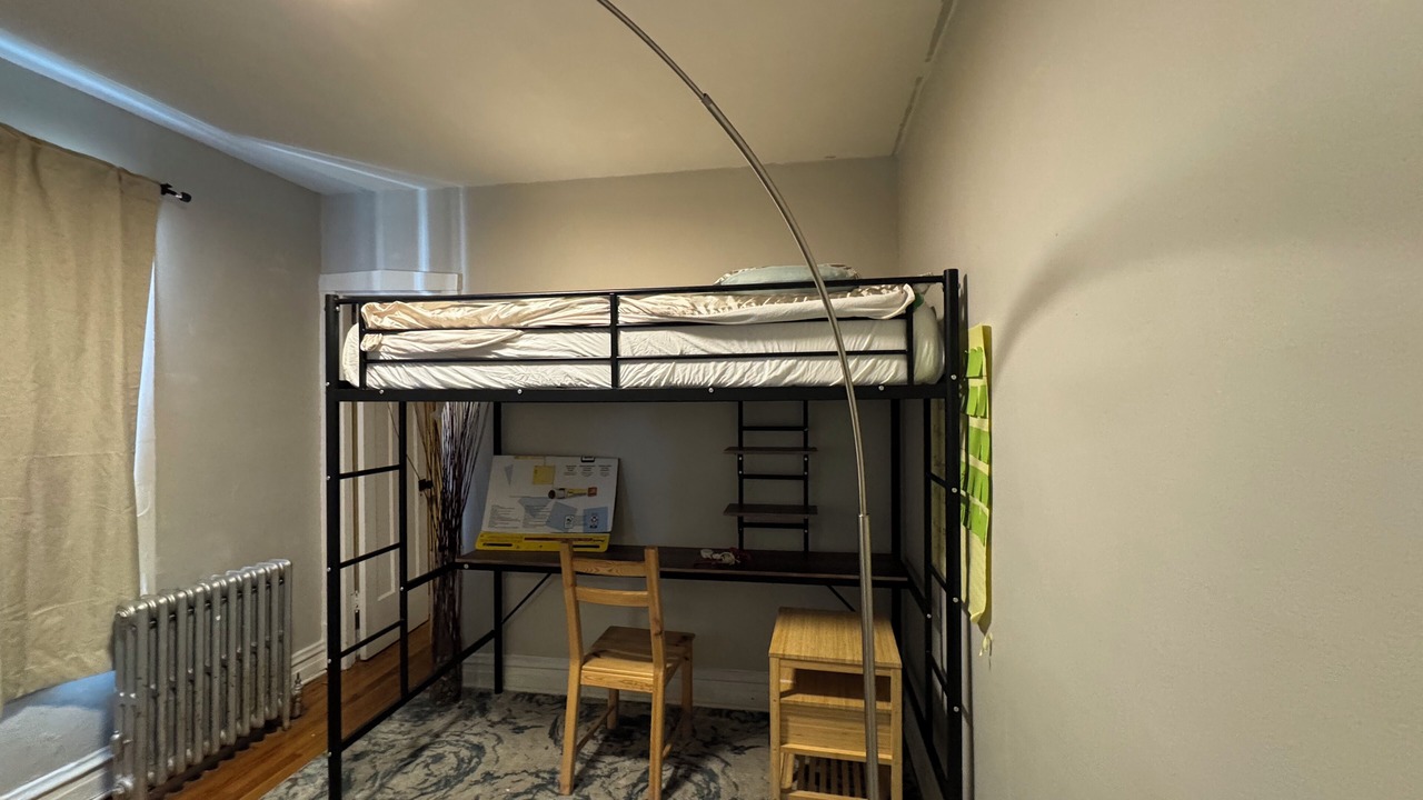 Photo of Bedroom in Albany Park
