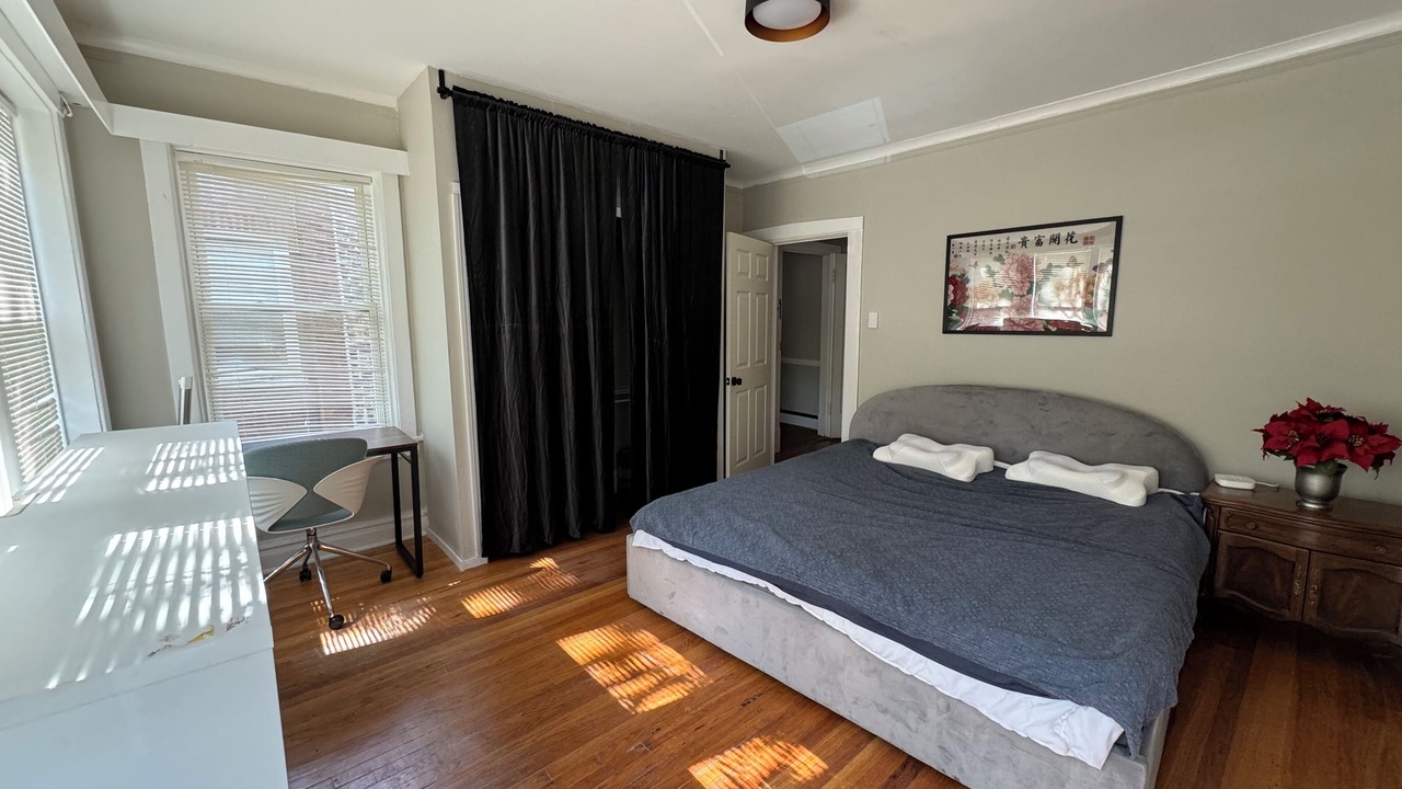 Photo of Bedroom in Albany Park