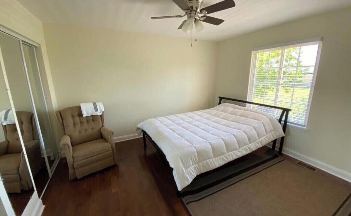 Photo of Bedroom in Round Lake Beach