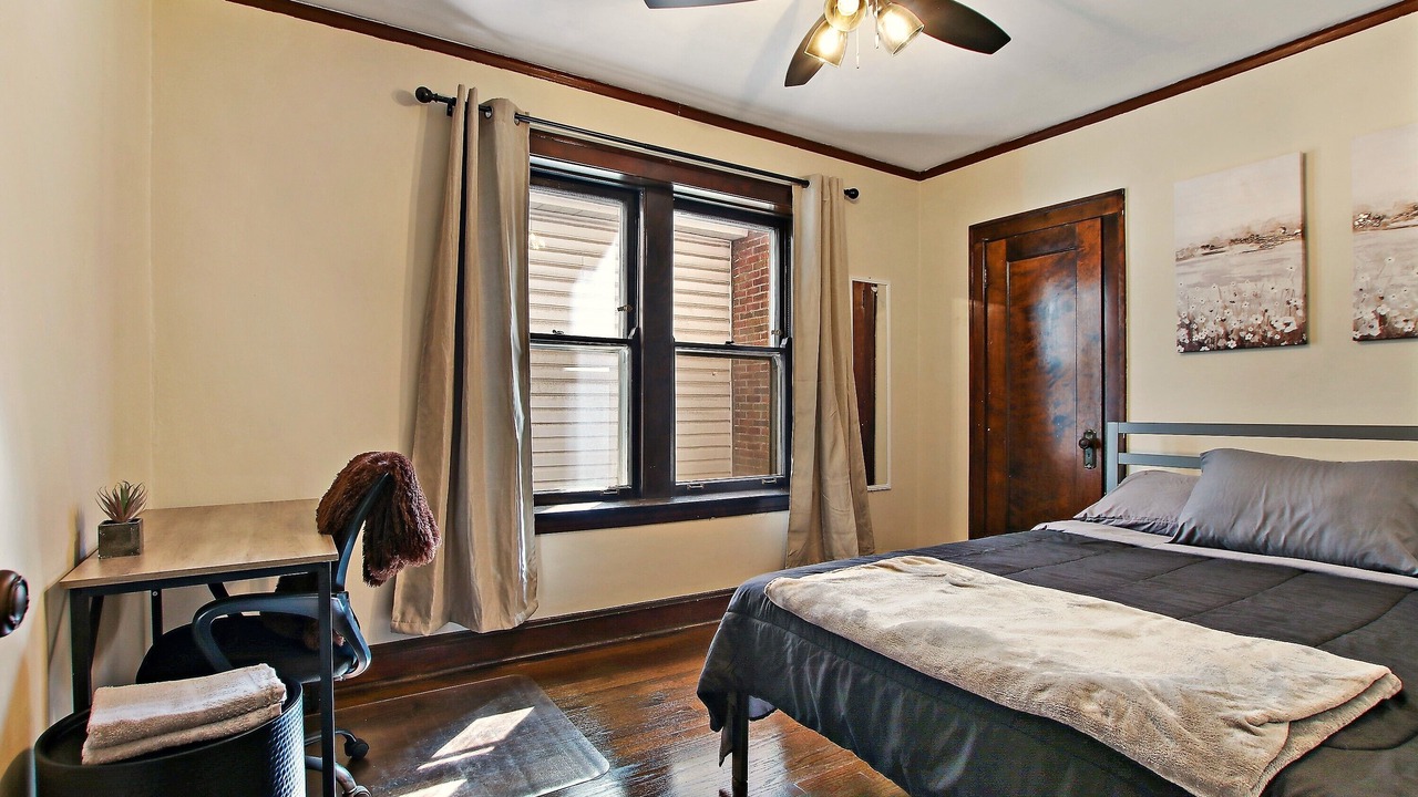 Photo of Bedroom in Jefferson Park