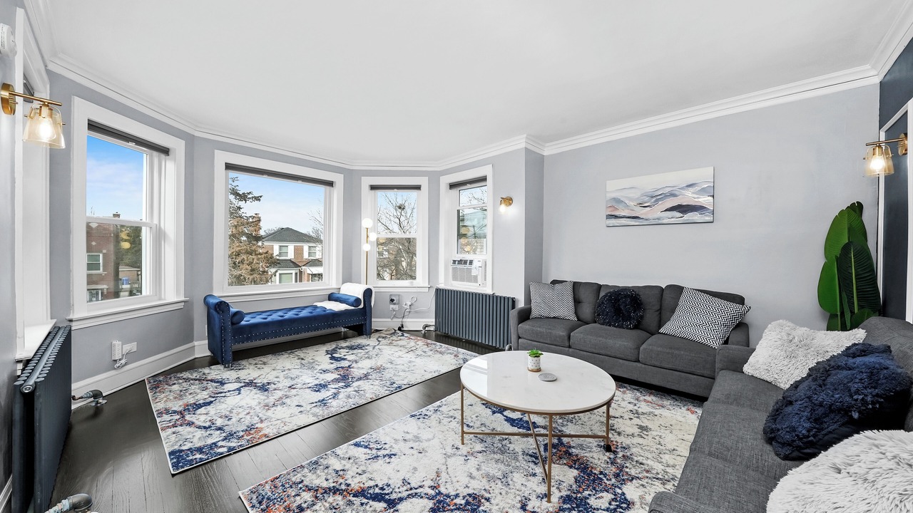 Photo of Livingroom in Jefferson Park