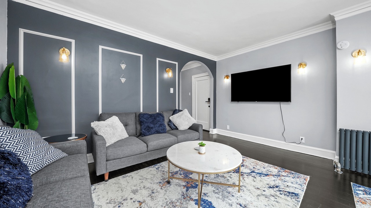 Photo of Livingroom in Jefferson Park