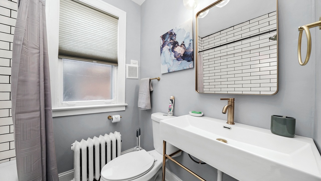 Photo of Bathroom in Jefferson Park