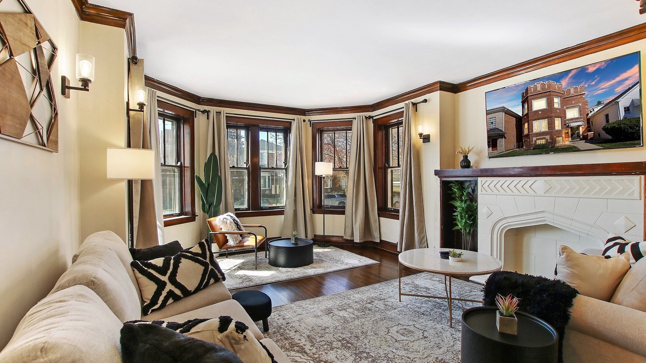 Photo of Livingroom in Jefferson Park