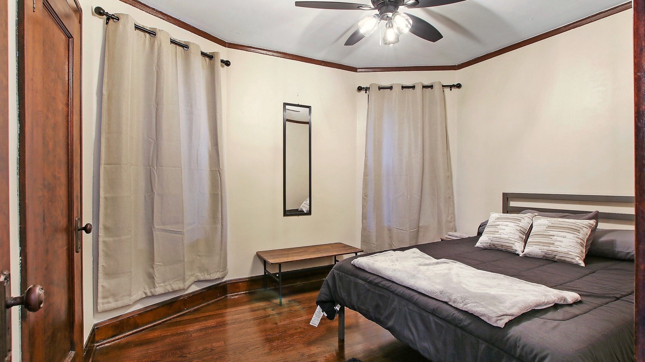 Photo of Bedroom in Jefferson Park