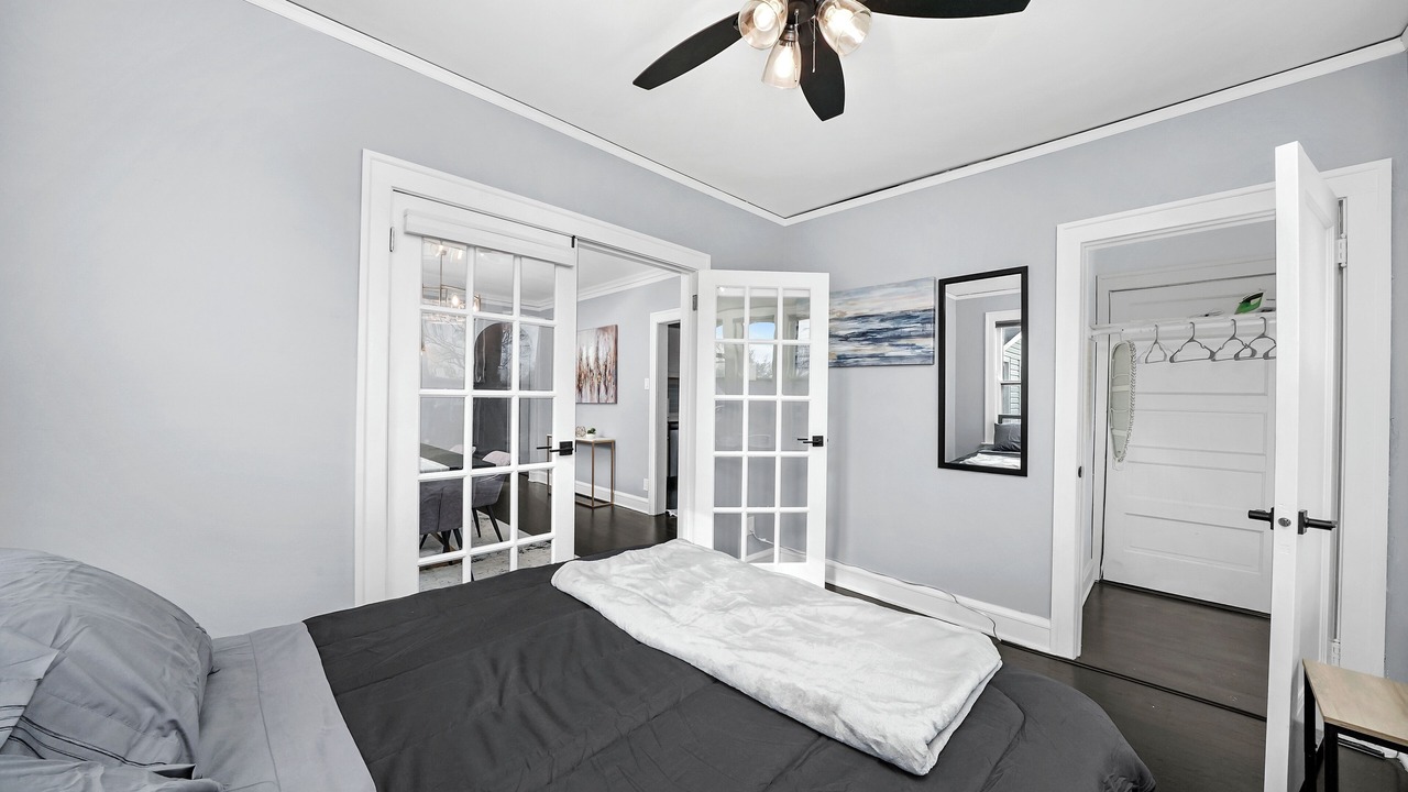 Photo of Bedroom in Jefferson Park