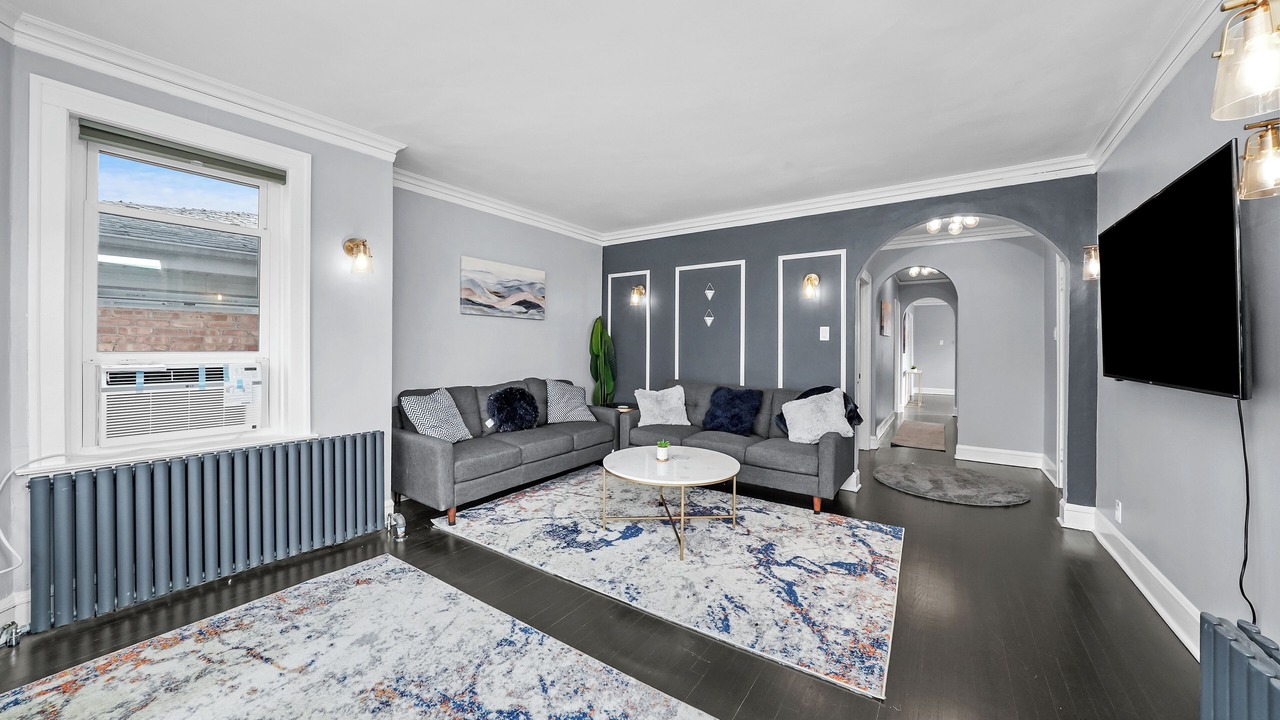 Photo of Livingroom in Jefferson Park