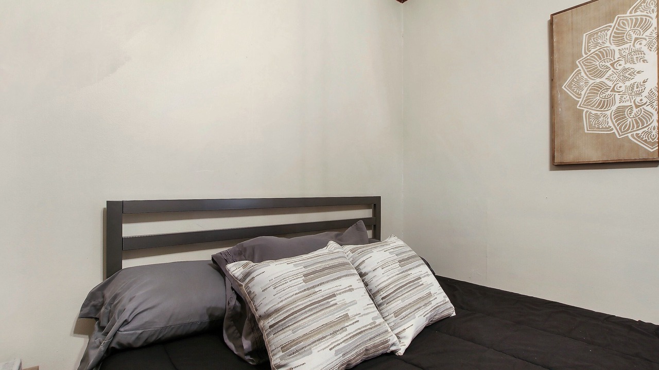 Photo of Bedroom in Jefferson Park