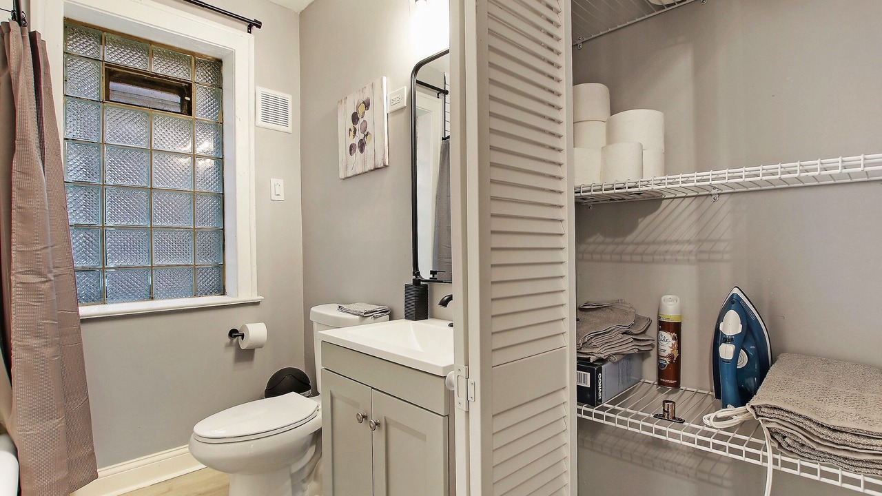Photo of Bathroom in Jefferson Park