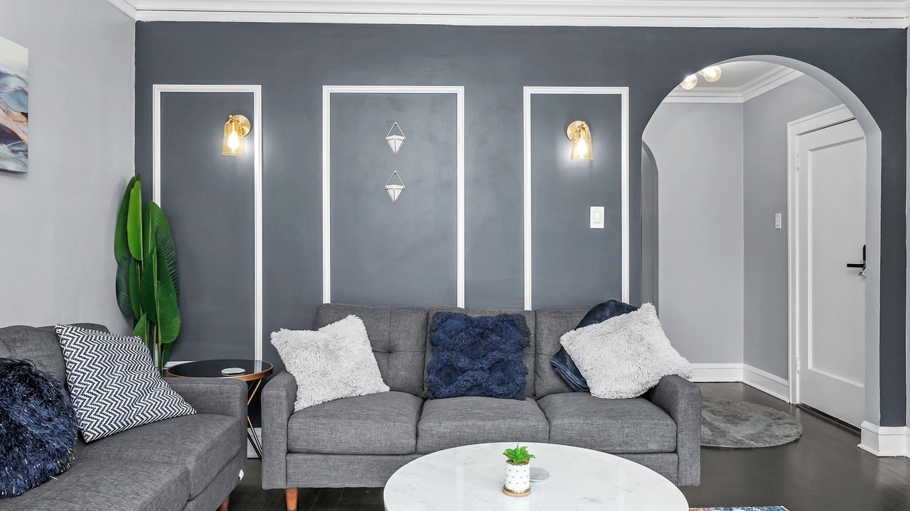 Photo of Livingroom in Jefferson Park