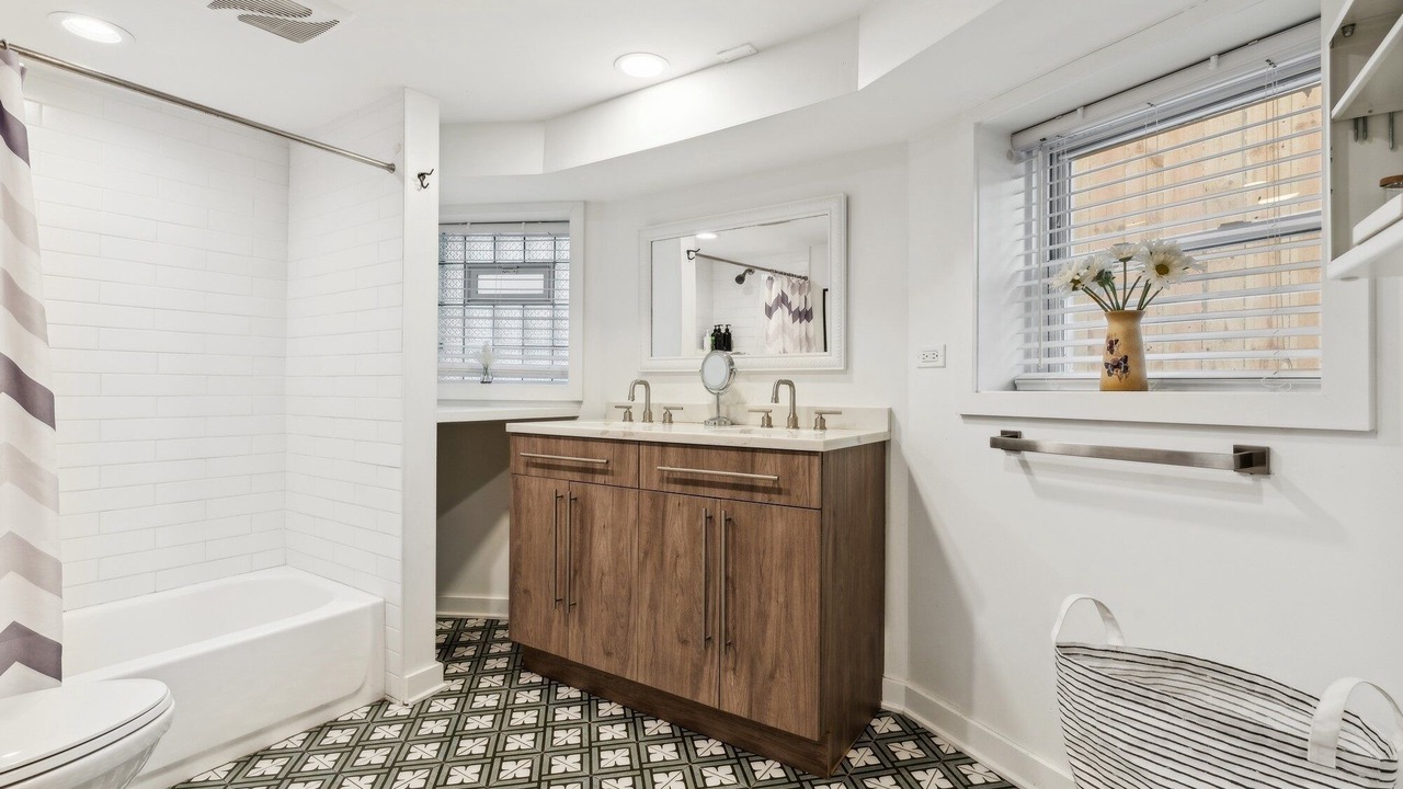 Photo of Bathroom in Logan Square