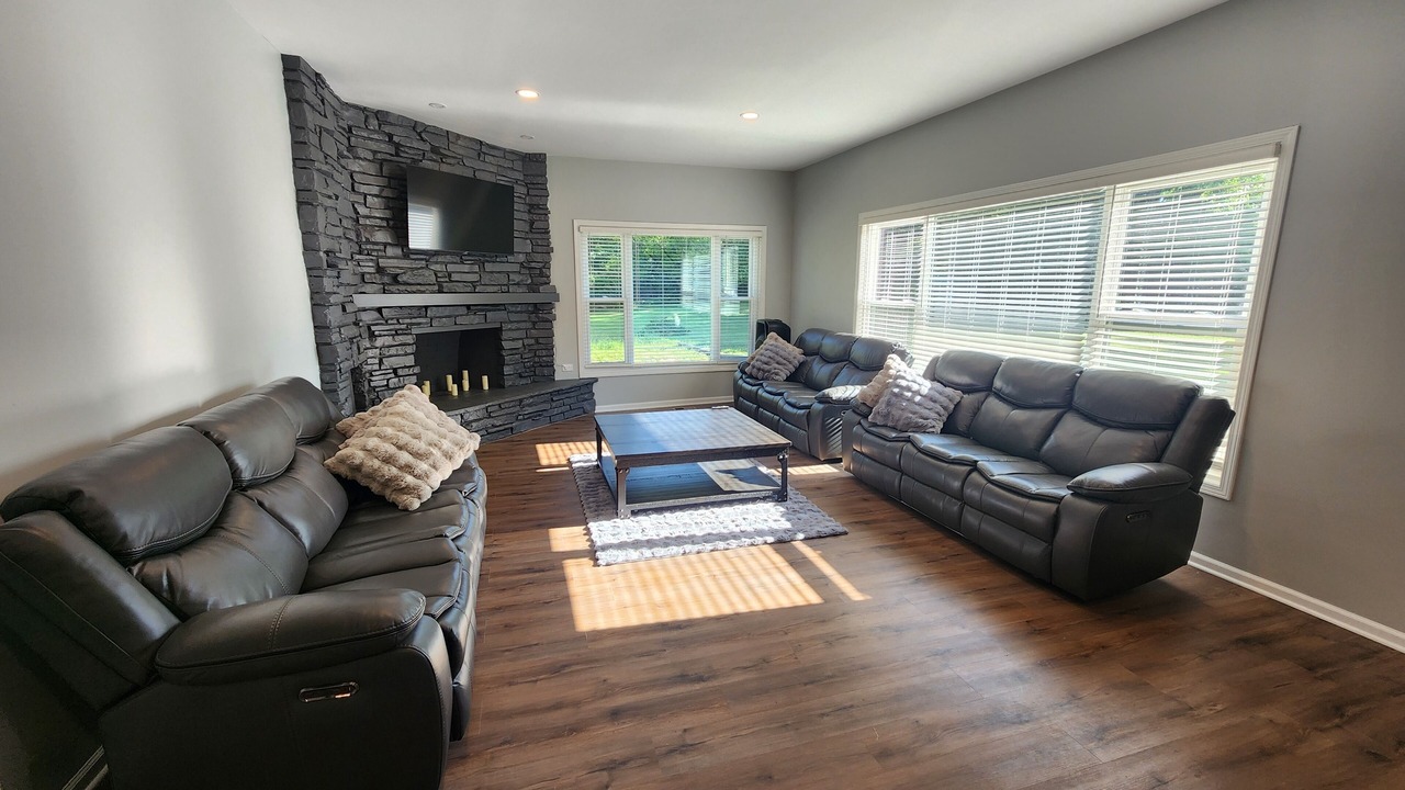 Photo of Livingroom in Willowbrook