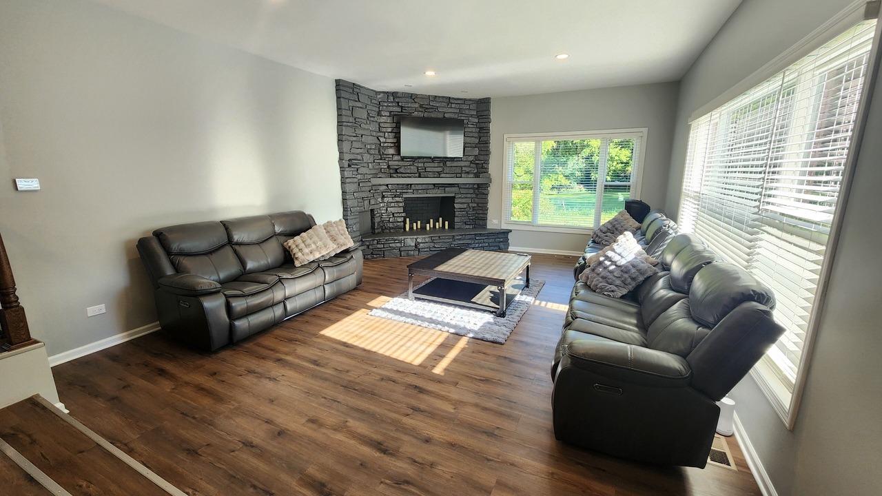 Photo of Livingroom in Willowbrook