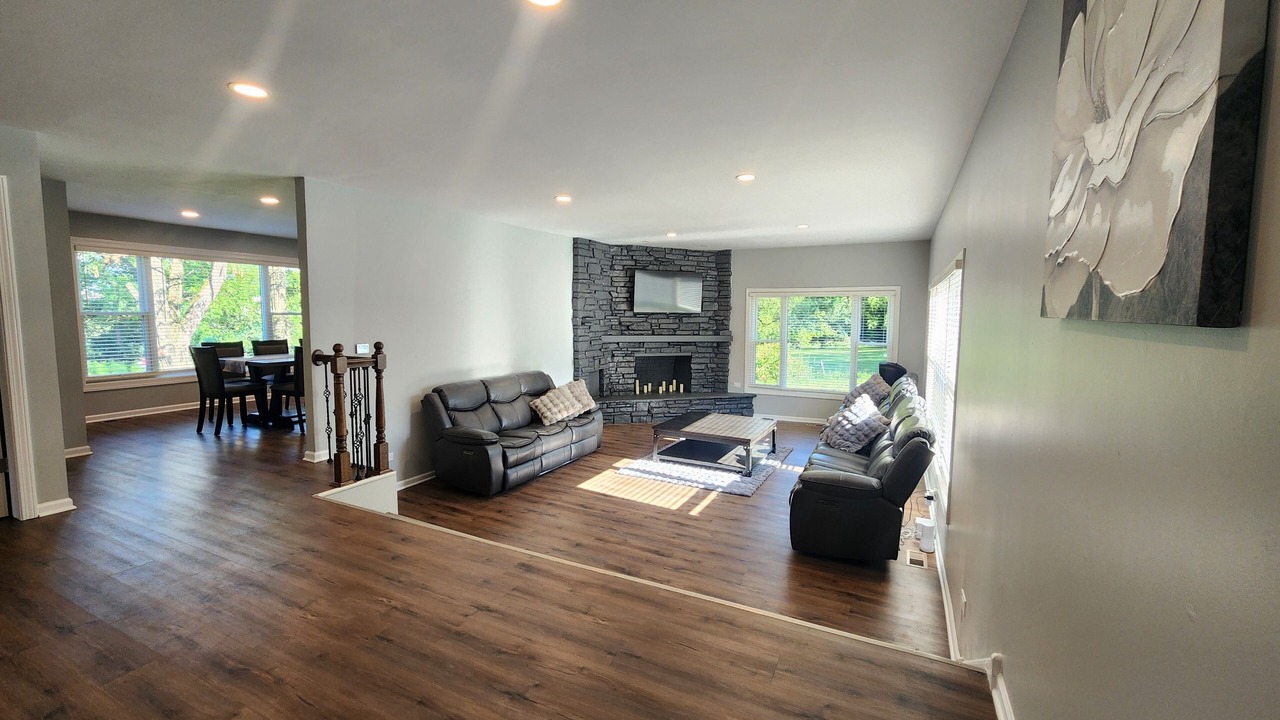 Photo of Livingroom in Willowbrook