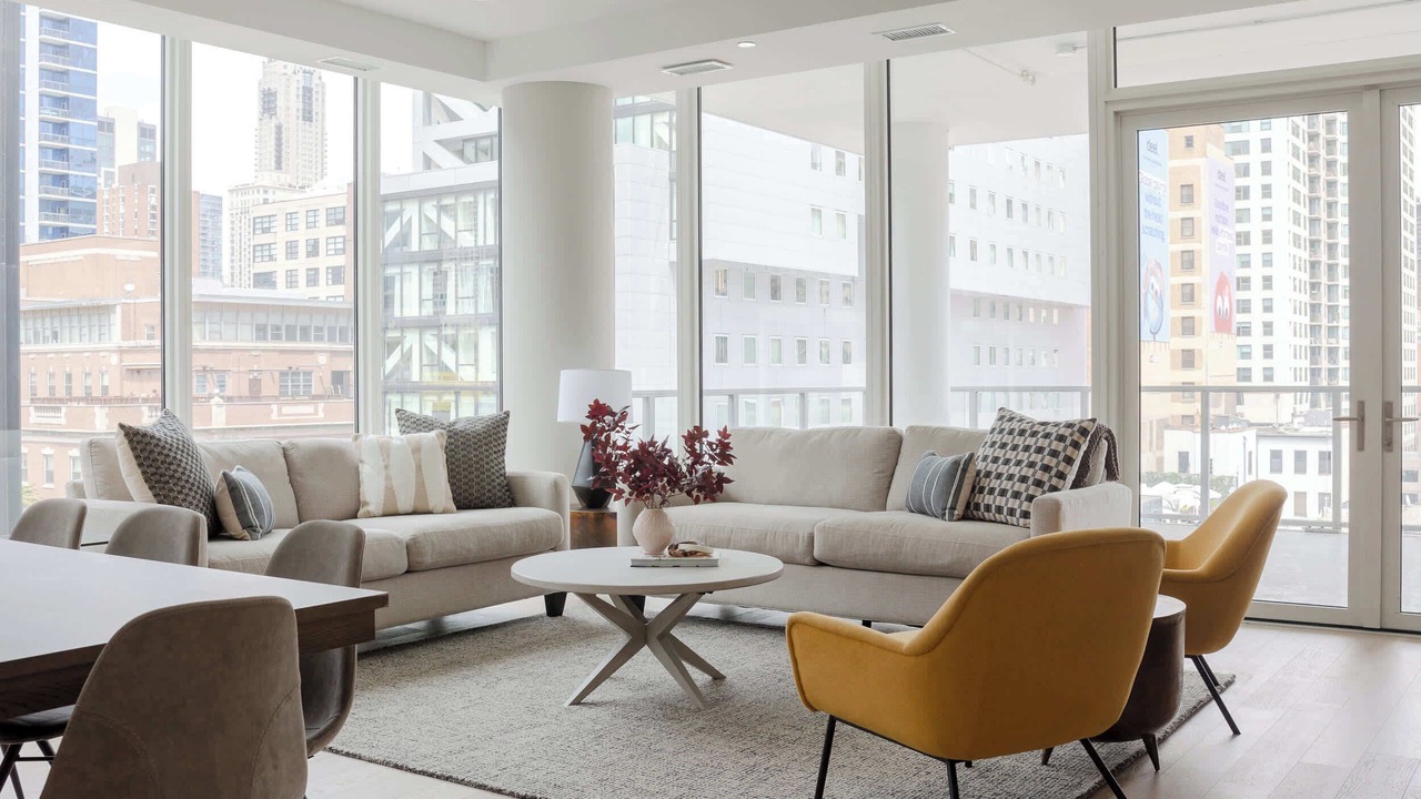 Photo of Livingroom in Near North Side