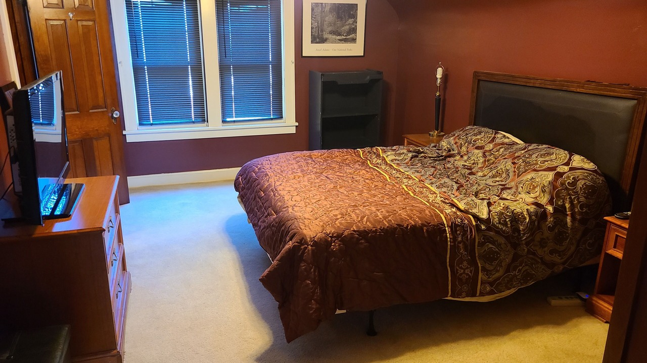 Photo of Bedroom in Alton