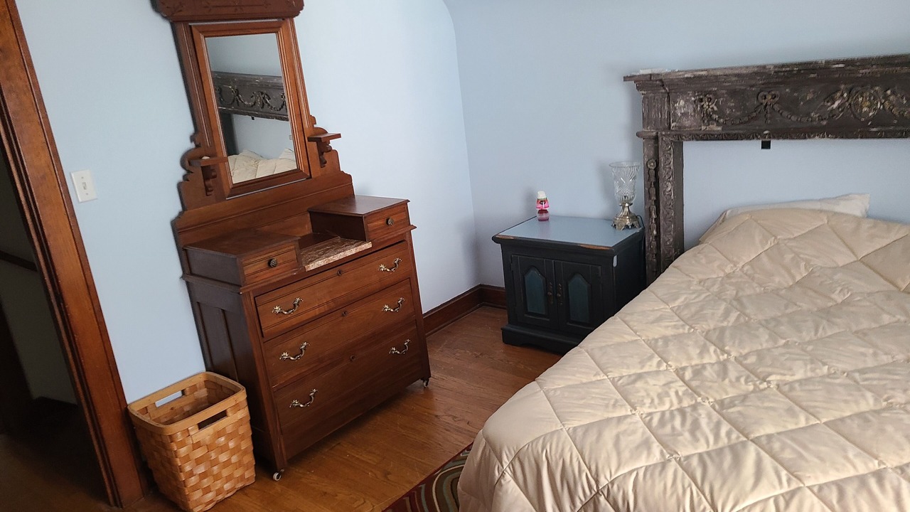 Photo of Bedroom in Alton