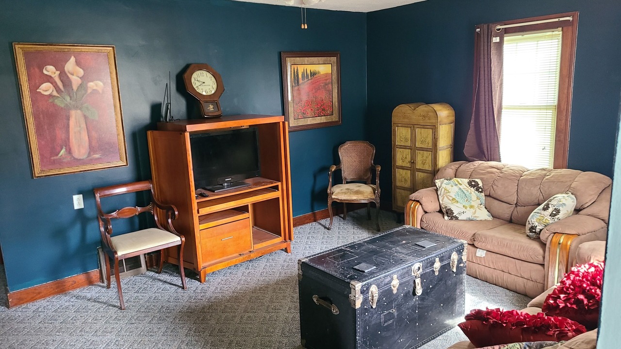 Photo of Livingroom in Alton