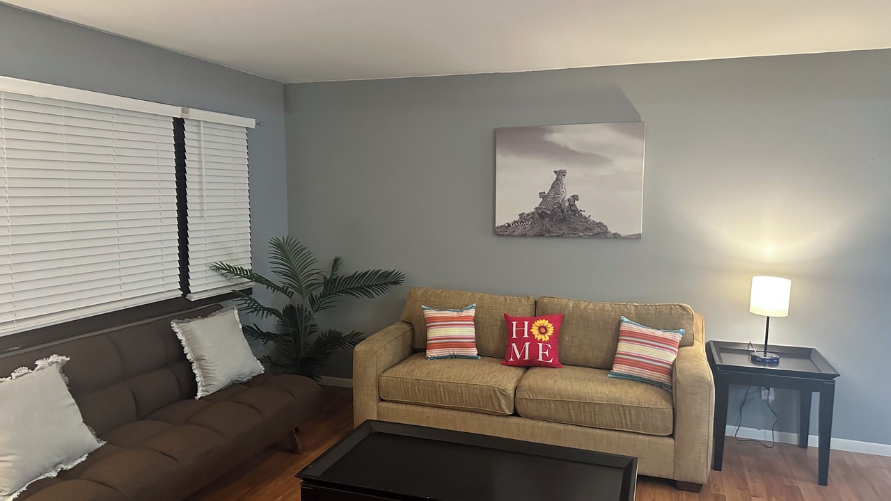 Photo of Livingroom in DeKalb