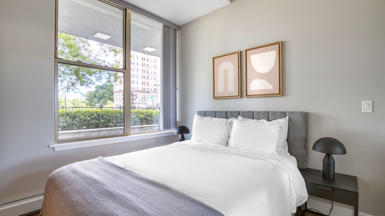Photo of Bedroom in Edgewater Beach