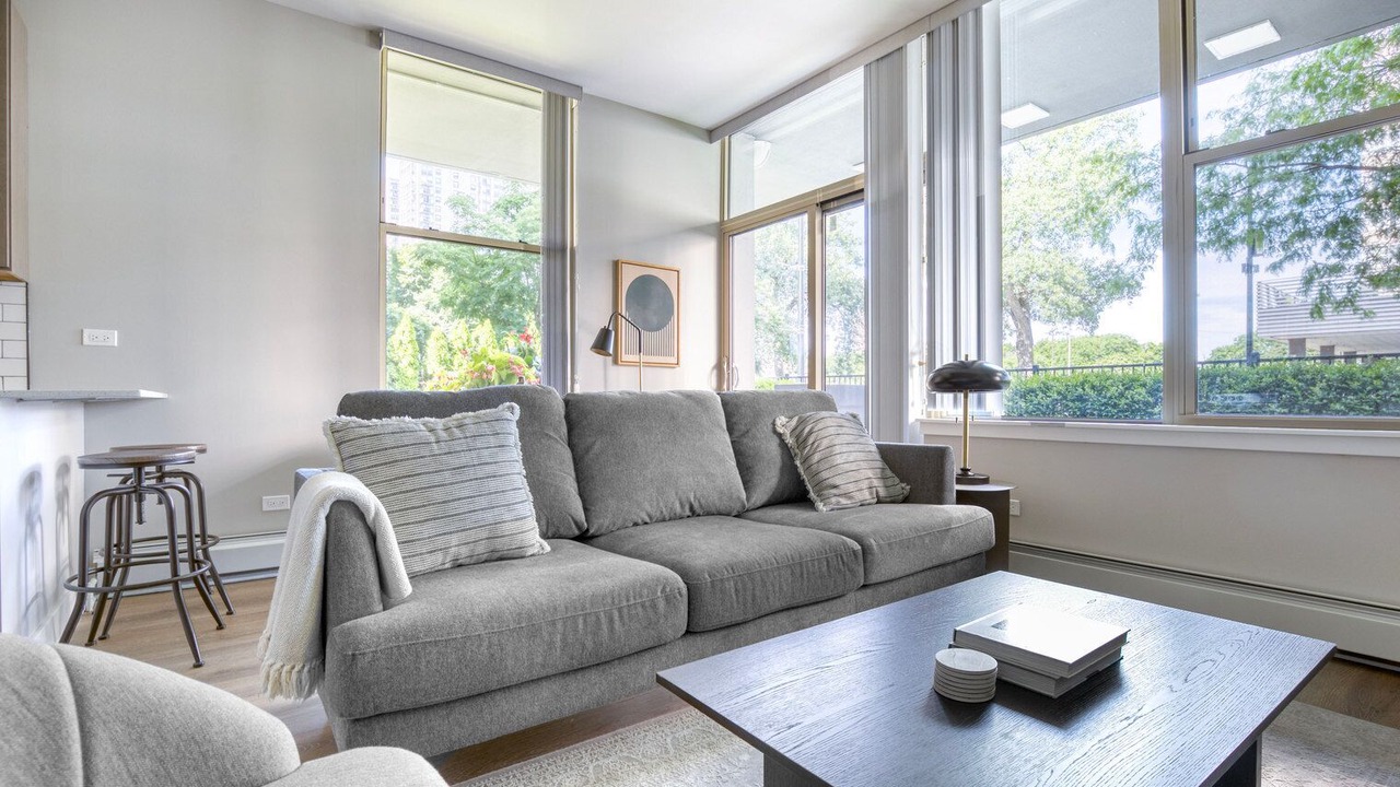 Photo of Livingroom in Edgewater Beach