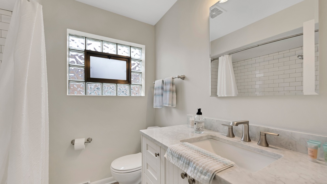 Photo of Bathroom in Evergreen Park