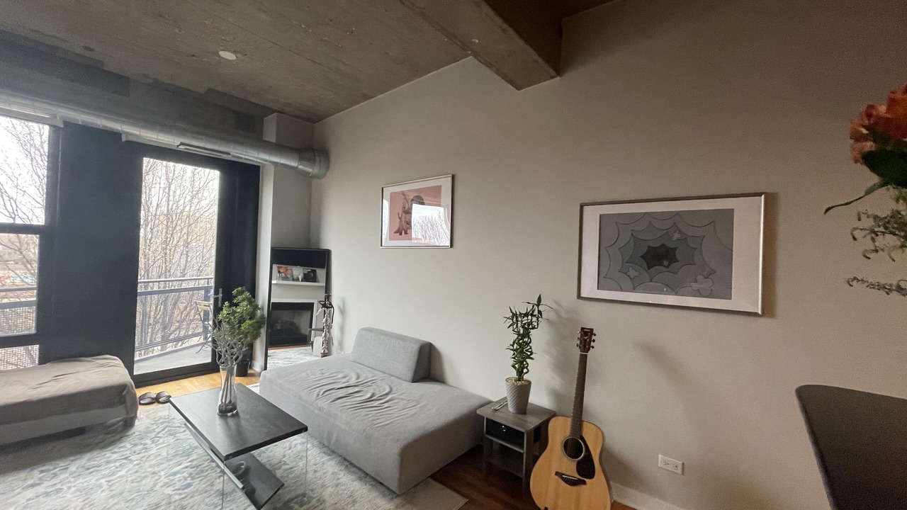 Photo of Livingroom in University Village / Little Italy