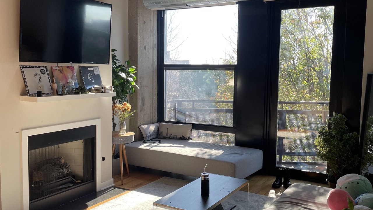 Photo of Livingroom in University Village / Little Italy