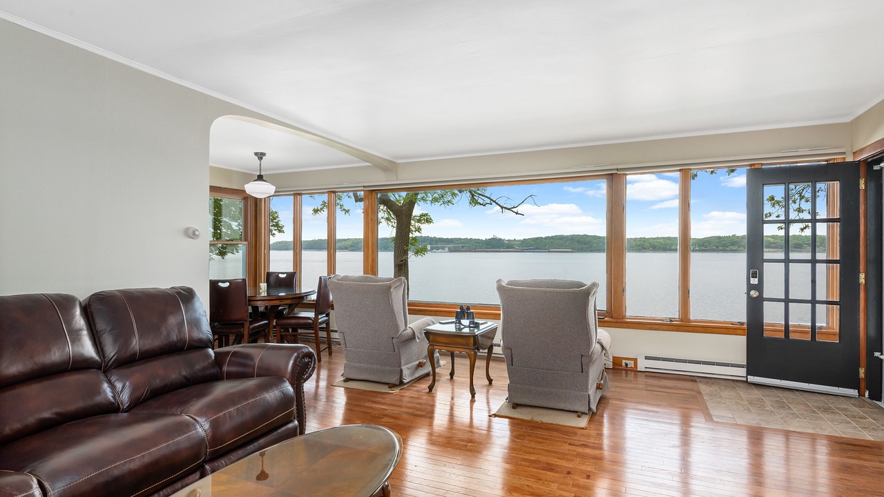 Photo of Livingroom in Nauvoo