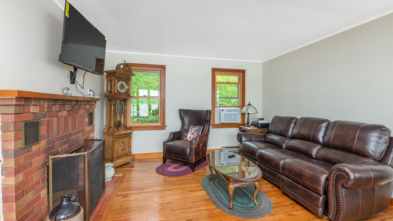 Photo of Livingroom in Nauvoo