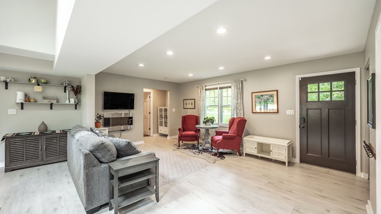 Photo of Livingroom in Hoffman Estates