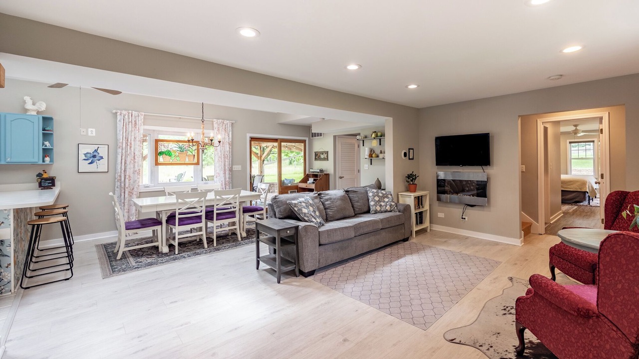 Photo of Livingroom in Hoffman Estates
