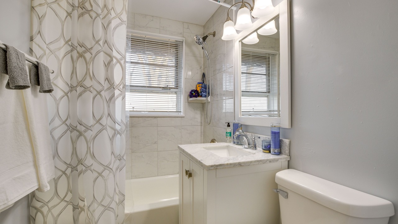 Photo of Bathroom in Country Club Hills