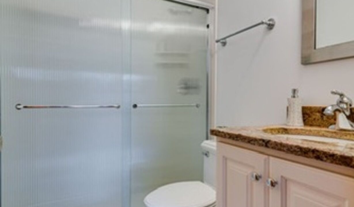 Photo of Bathroom in Algonquin